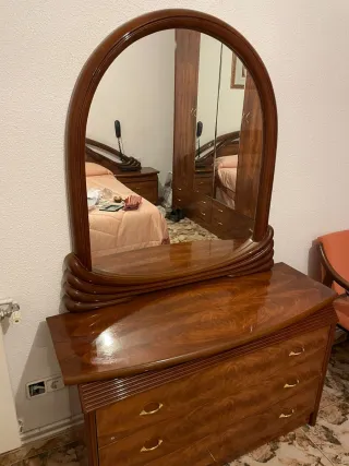 Cabecero mesillas cómoda y silla en perfecto estad