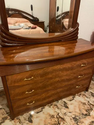 Cabecero mesillas cómoda y silla en perfecto estad
