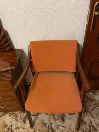 Cabecero mesillas cómoda y silla en perfecto estad
