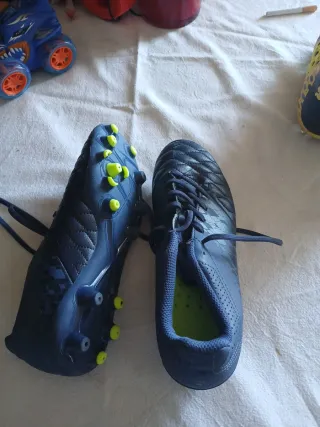 Botas de fútbol Joma amarillas y negras