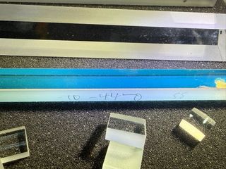 Prismas y bloques de vidrio óptico