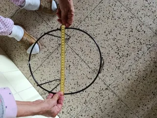 Soporte para maceta de metal negro