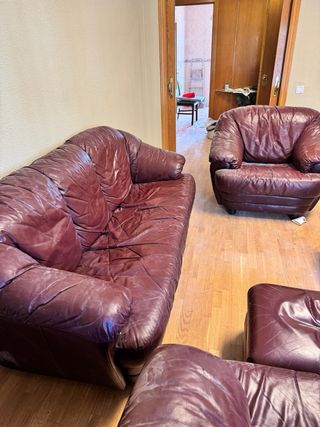 Sofá de piel marrón/rojo