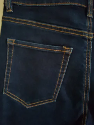 Vaqueros NUEVOS de Stradivarius de cintura alta.