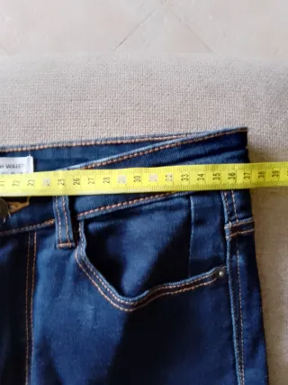 Vaqueros NUEVOS de Stradivarius de cintura alta.