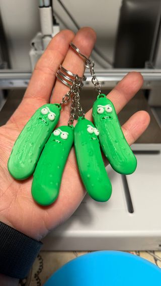 Llavero Rick y Morty Pepinillo