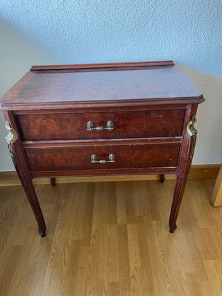 Se regala juego 2 Mesitas Noche Madera