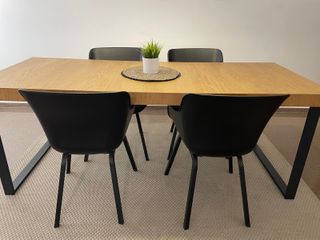 Mesa comedor extensible roble/negro 150/200 cms.