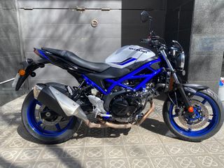 Suzuki SV 650 Naked Azul/Blanco
