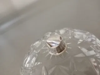 Bombonera cristal tallado con pomo plata