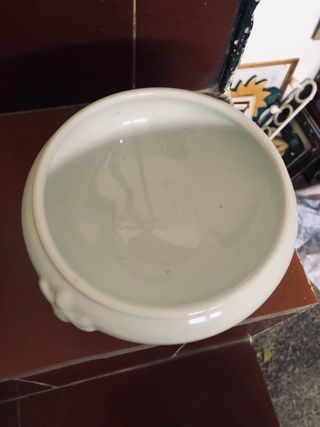 Sopera y salsera de porcelana blanca