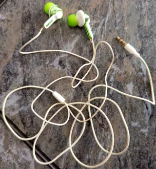 Auriculares iLuv, in-ear. Cancelación de ruido.