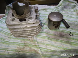 Cilindro 65 cc su pistón y la culata de 49.