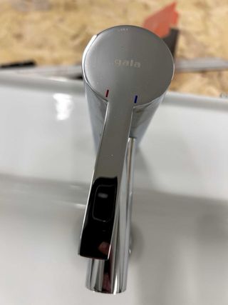 Lavabo Gala Porcelana 81x47cm + Grifo