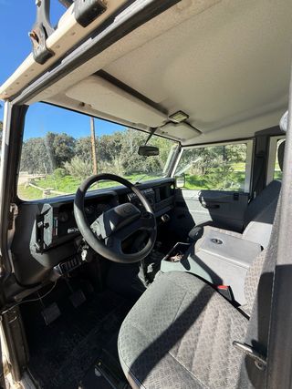 Land Rover Defender 2002