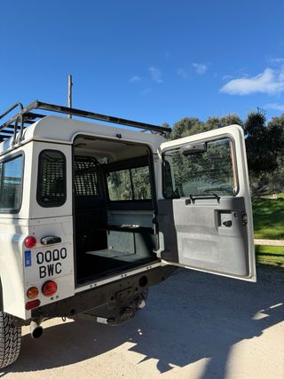 Land Rover Defender 2002