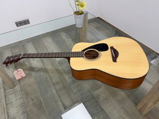 Guitarra Acústica Dreadnought Yamaha FG800MNT
