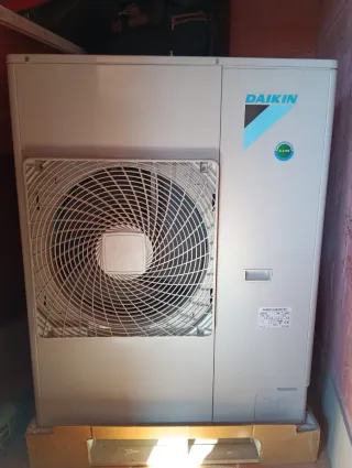 Unidad Exterior Daikin Sky Air  RQ100B7VB