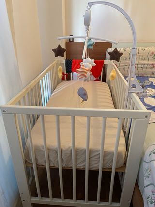 Cuna infantil de madera