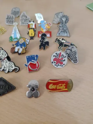 Lote de pins variados