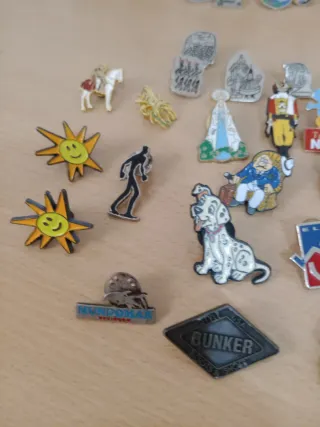 Lote de pins variados