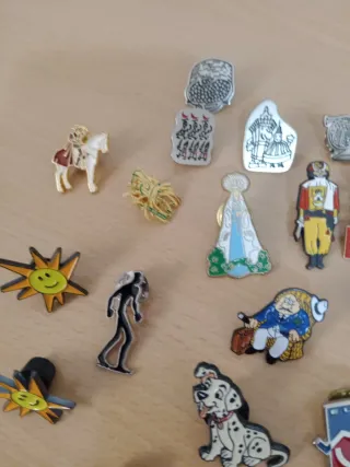 Lote de pins variados