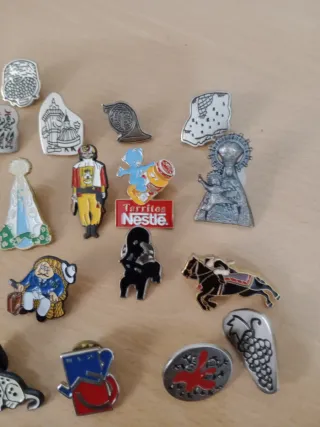 Lote de pins variados
