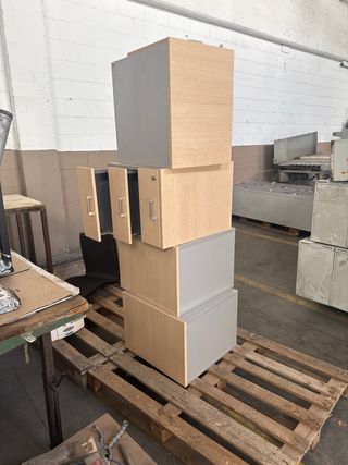 Mesitas de oficina de madera y metal