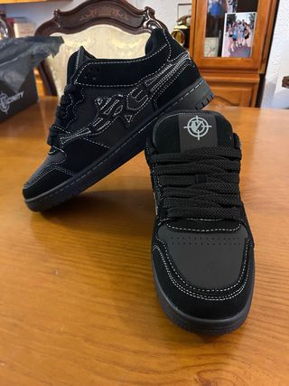 Akimbo low black phantom