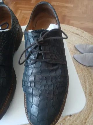 Zapatos negros efecto piel cocodrilo