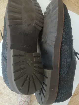 Zapatos negros efecto piel cocodrilo