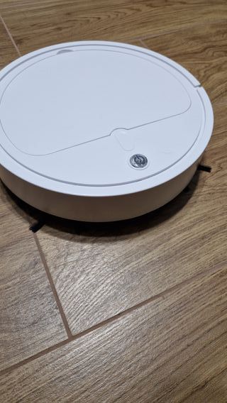 Robot aspirapolvere con sistema anticollisione