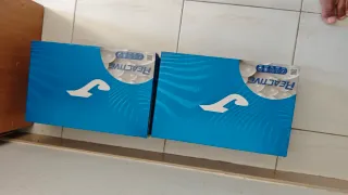 2 Pares Zapatos Futsal Azul/Verde 42.5  Pago efect