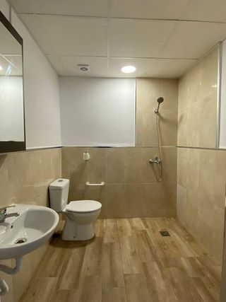 Local comercial en alquiler en Montequinto en Dos Hermanas