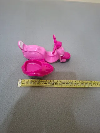 Juguetes: Muñeca, Moto, Perros y Muebles