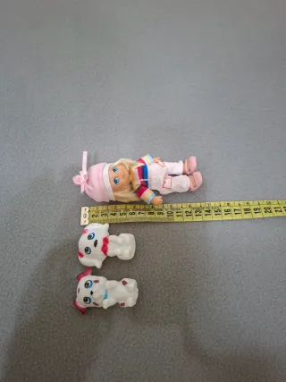 Juguetes: Muñeca, Moto, Perros y Muebles