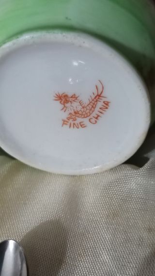 Set tazzine e piattini fine porcellana