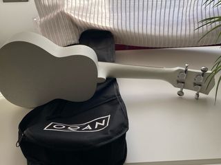 Ukelele blanco OQAN
