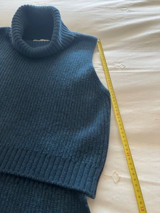Chaleco lana Is Coming cuello alto