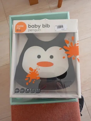 Babero Beaba Silicona rosa,azul o de pingüino.