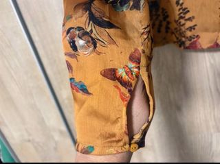 Camisa floral amarilla primavera