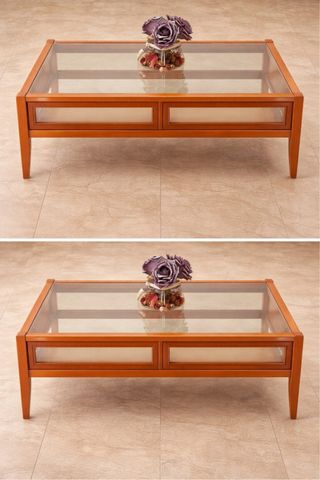 Mesa de centro de vidio con marcos caoba.