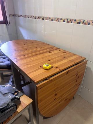 Conjunto completo Gamlevy ikea. Mesa + 4 sillas.