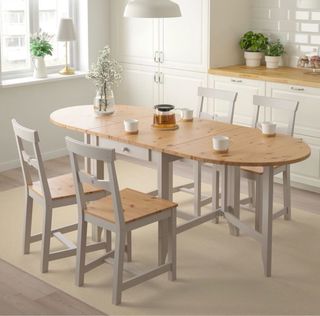Conjunto completo Gamlevy ikea. Mesa + 4 sillas.