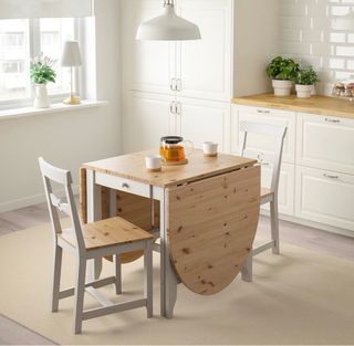 Conjunto completo Gamlevy ikea. Mesa + 4 sillas.