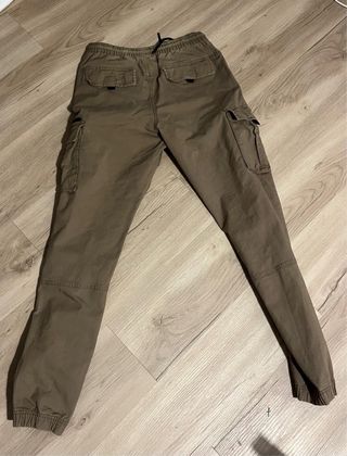 Pantalones cargo marrones
