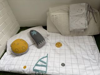 Cuna convertible con colchón