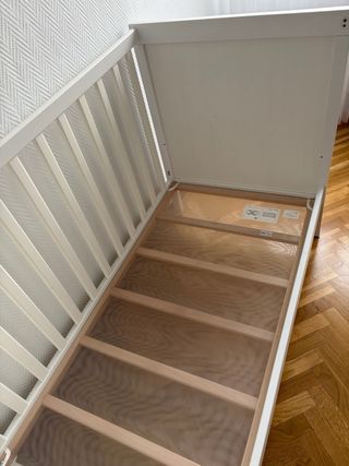 Cuna convertible con colchón