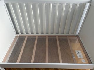 Cuna convertible con colchón