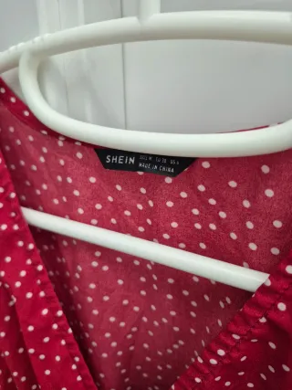 Vestido rojo lunares blanco